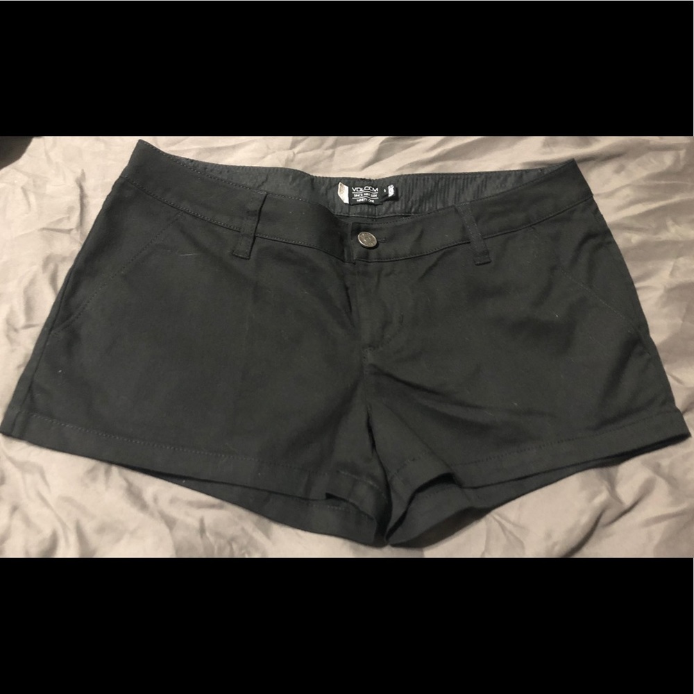 Volcom FROCHICKIE 2.5” Shorts; Brand new W/O tags